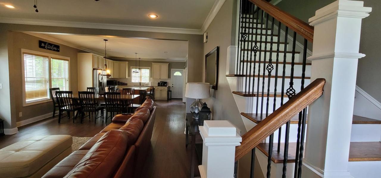 Spacious Deluxe House For You, Your Family And Friends 샬럿 외부 사진