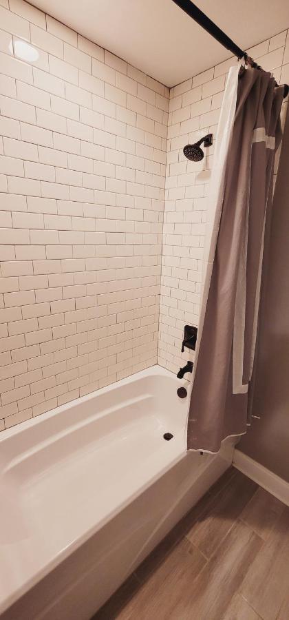 Spacious Deluxe House For You, Your Family And Friends 샬럿 외부 사진